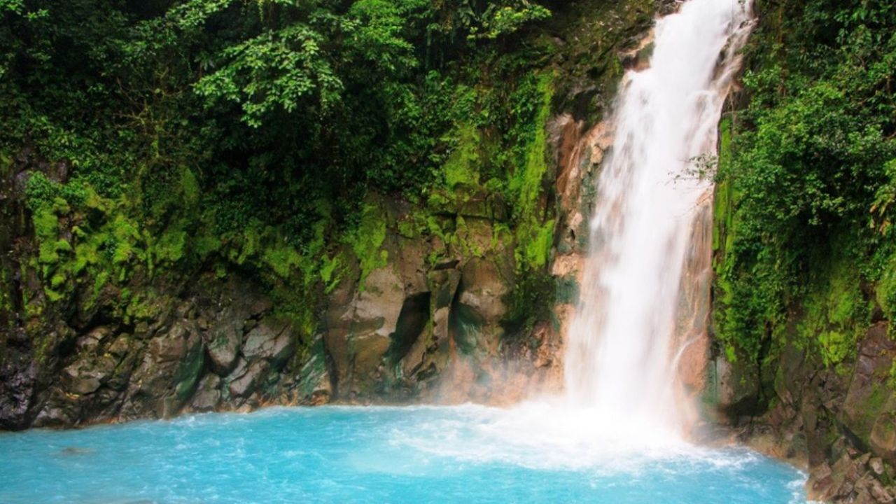 Río Celeste Waterfall, Costa Rica